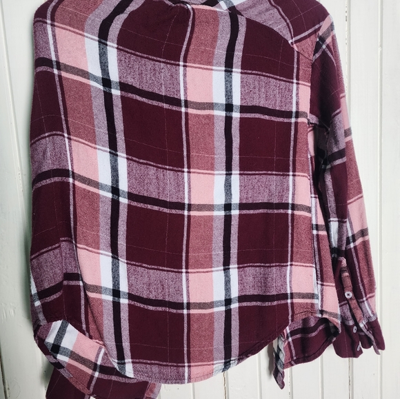 Button down plaid shirt - Picture 2 of 2